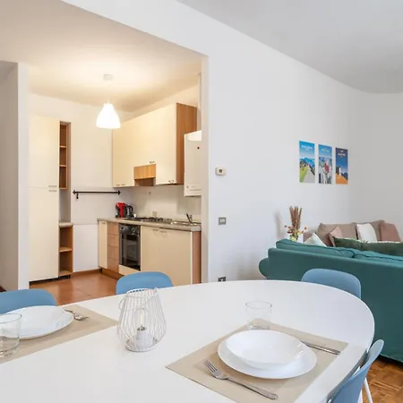 Large Family In A Fresh Area Of Apartman